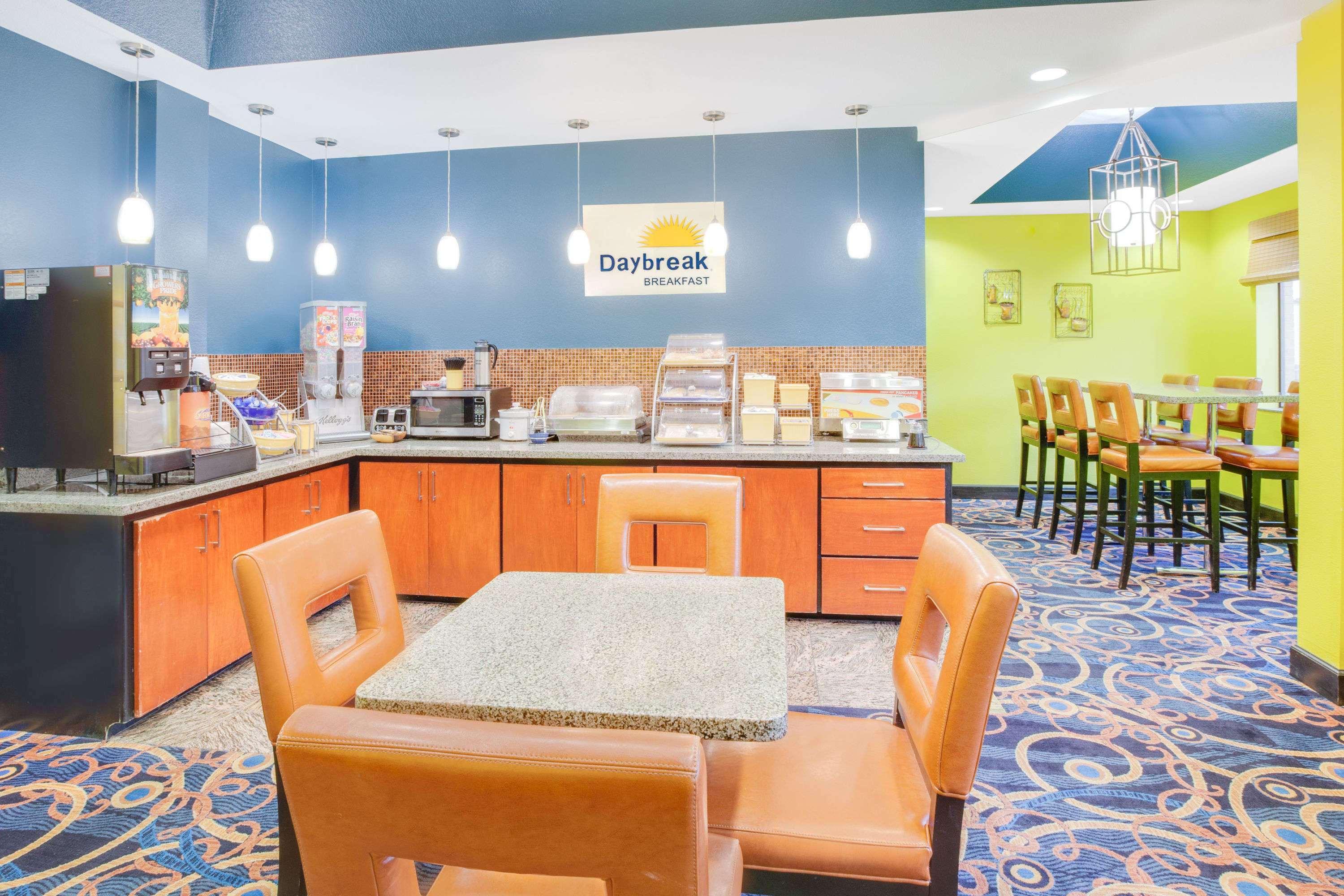 Days Inn & Suites By Wyndham Russellville Ngoại thất bức ảnh