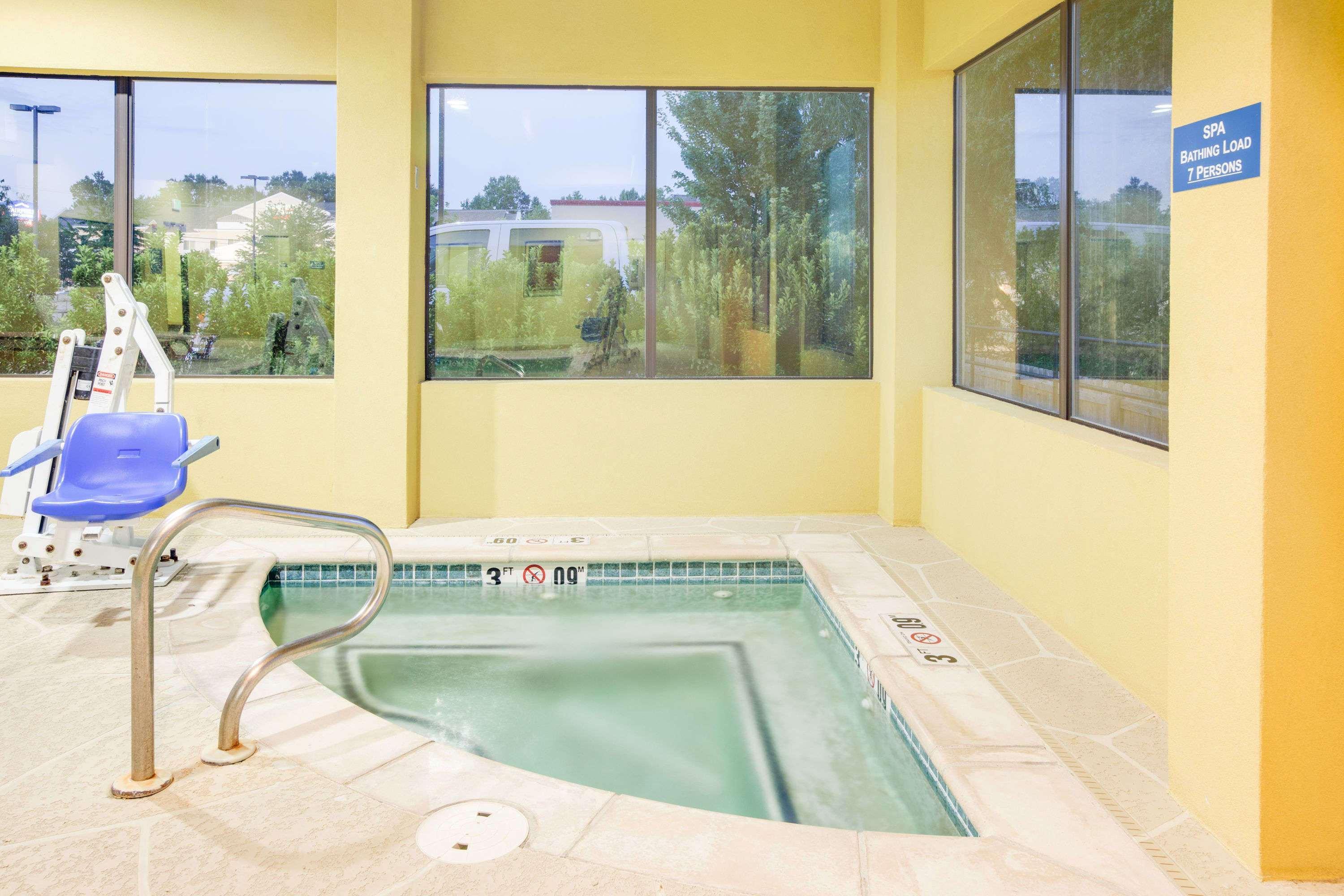 Days Inn & Suites By Wyndham Russellville Ngoại thất bức ảnh