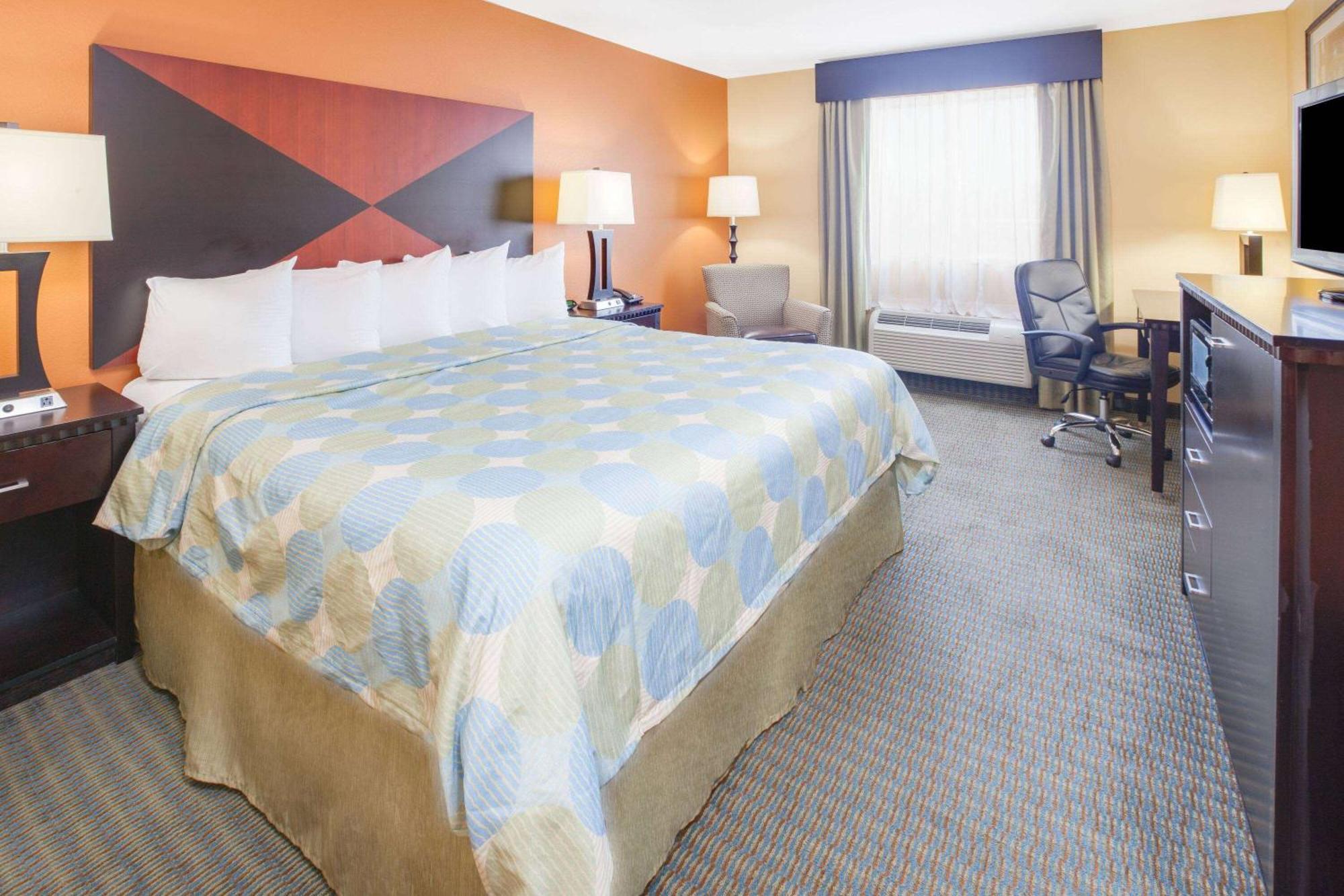Days Inn & Suites By Wyndham Russellville Ngoại thất bức ảnh